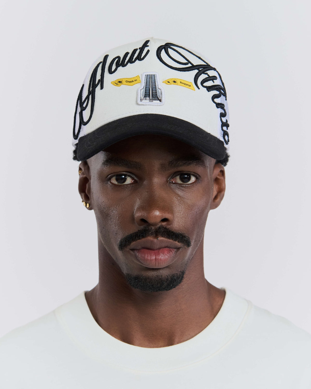 GORRA Y/OUT SIGNS CREMA